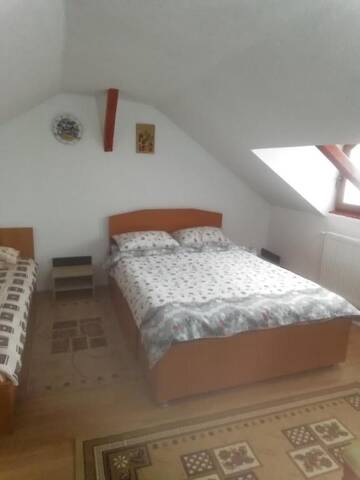 Фото номера Трехместный номер с общей ванной комнатой Гостевой дом Pensiunea CASA ANDREEA г. Новач-Стрэйни 10
