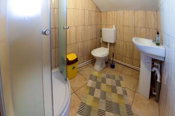 Фото номера Четырехместный номер с ванной комнатой Гостевой дом Casa de vacanta Jeny г. Новач-Стрэйни 5